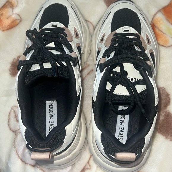 Chunky Sneakers - Picture 4 of 4